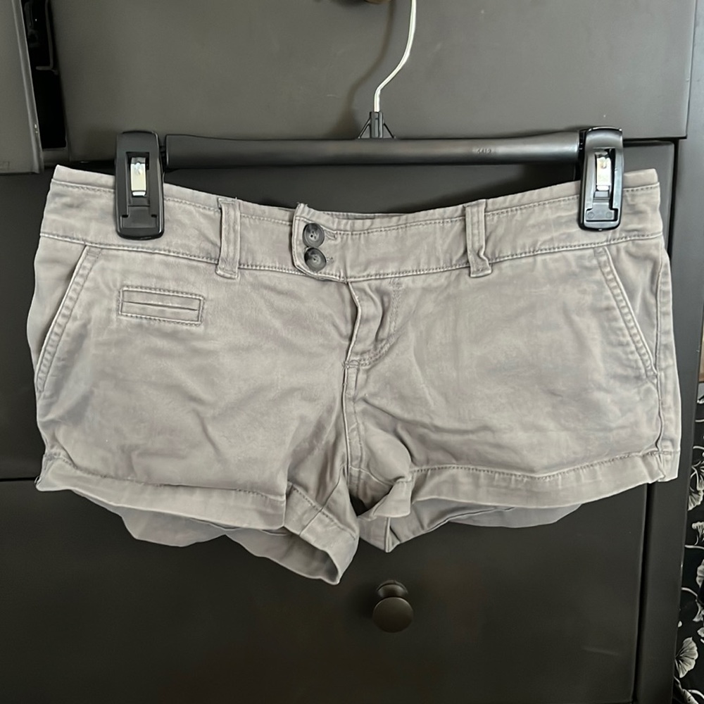 American Eagle Outfitters gray low rise stretch twill short shorts size 0